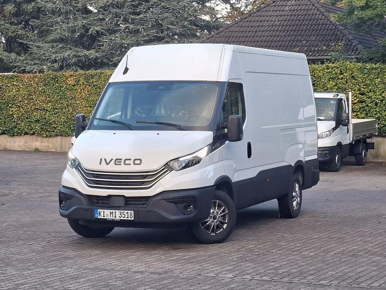 Iveco 35S18HA8V *AHK*RADIO*KAMERA*KLIMA* - Товарно комбе: слика 1 Iveco 35S18HA8V *AHK*RADIO*KAMERA*KLIMA* - Товарно комбе: слика 1