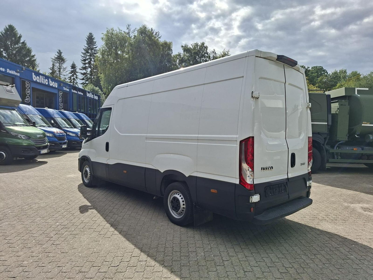 Iveco Daily 35 S16 V 3520L Klima 115 kW (156 PS), S... - Товарно комбе: слика 3 Iveco Daily 35 S16 V 3520L Klima 115 kW (156 PS), S... - Товарно комбе: слика 3