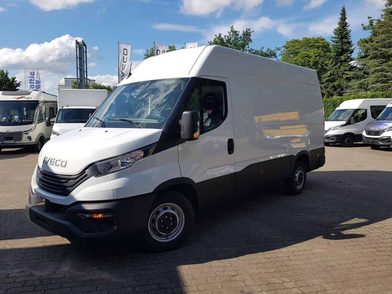 Iveco Daily 35S14A8 V Y mit Rückfahrkamera und Radi... - Товарно комбе: слика 1 Iveco Daily 35S14A8 V Y mit Rückfahrkamera und Radi... - Товарно комбе: слика 1