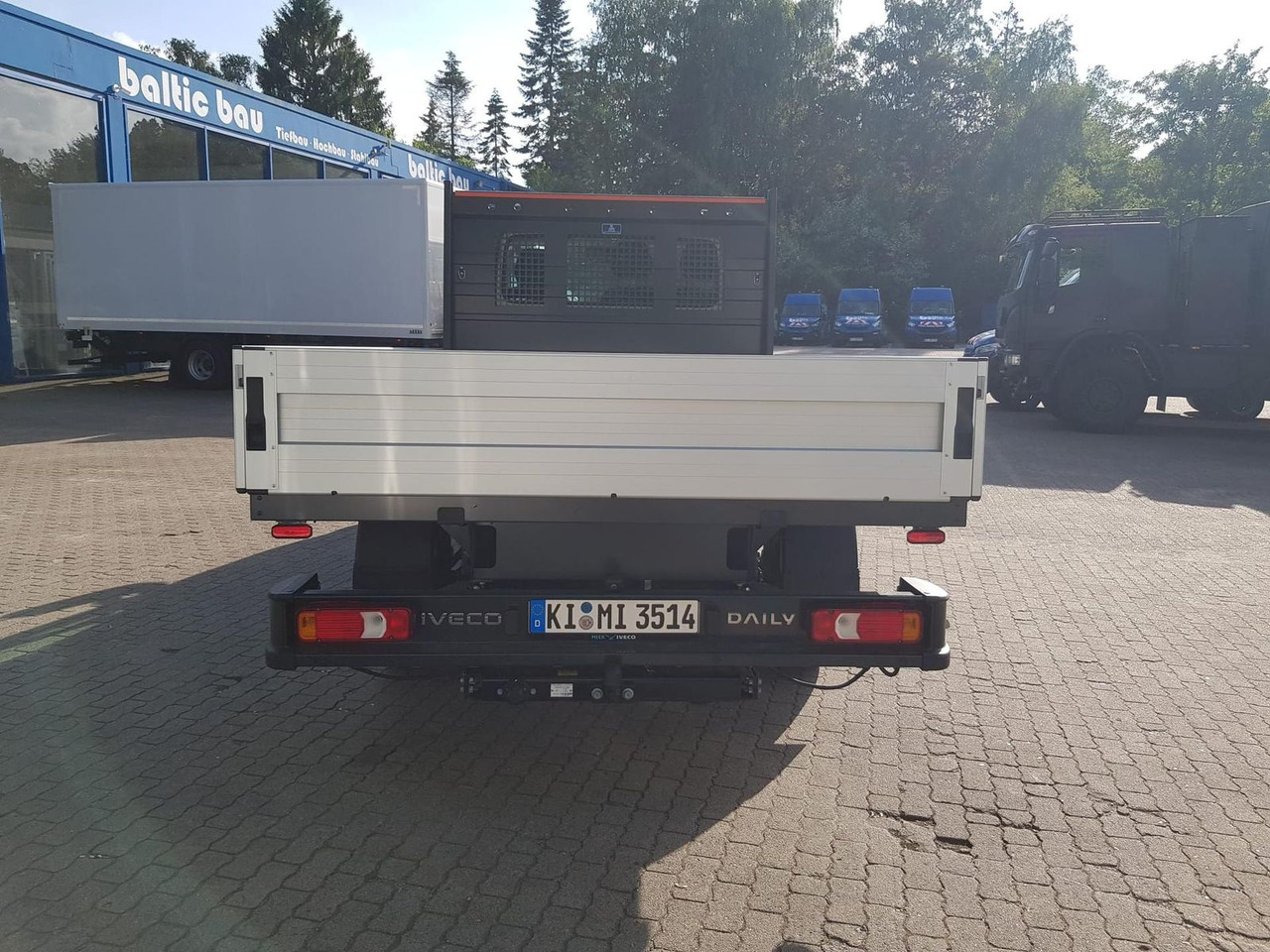 Iveco Daily 35S14HA8  Pritsche AHK 100 kW (136 PS),... - Комбе со отворен сандак: слика 4 Iveco Daily 35S14HA8  Pritsche AHK 100 kW (136 PS),... - Комбе со отворен сандак: слика 4
