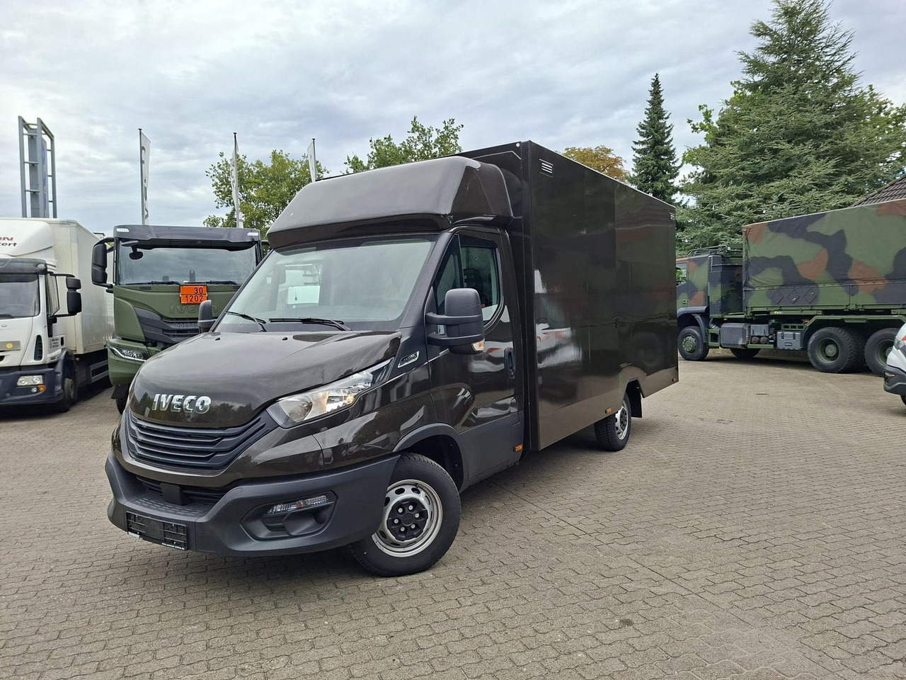 Iveco Daily 35S16A8 Integralkoffer, Kamera, Automat... - Комбе фургон: слика 1 Iveco Daily 35S16A8 Integralkoffer, Kamera, Automat... - Комбе фургон: слика 1