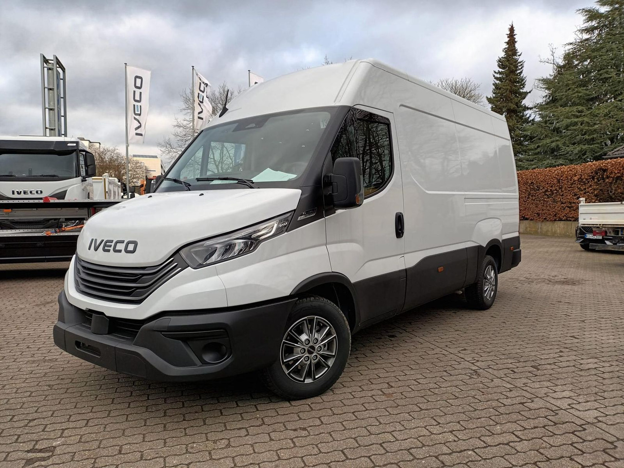Iveco Daily 35S16A8 V 3520L AHK, ACC - Товарно комбе: слика 1 Iveco Daily 35S16A8 V 3520L AHK, ACC - Товарно комбе: слика 1