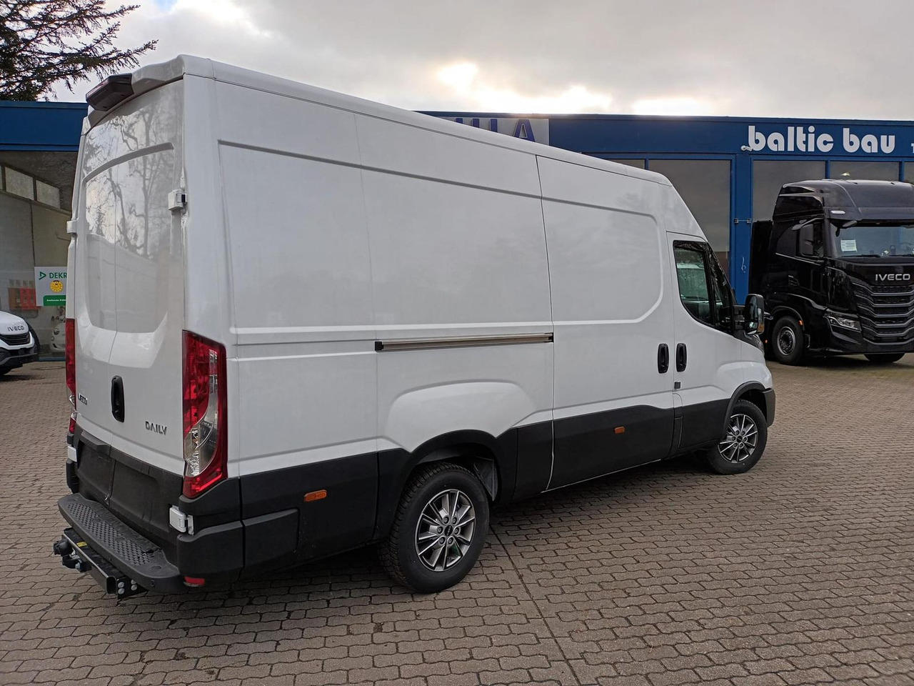 Iveco Daily 35S16A8 V 3520L AHK, ACC - Товарно комбе: слика 3 Iveco Daily 35S16A8 V 3520L AHK, ACC - Товарно комбе: слика 3