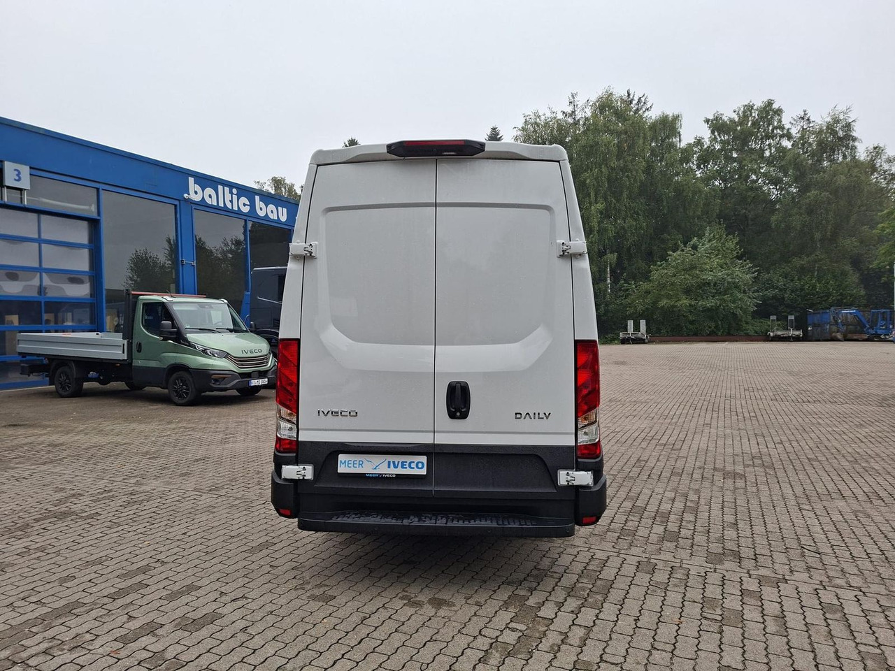 Iveco Daily 35S16A8V 115KW Klima - Radio Rückfahrka... - Товарно комбе: слика 4 Iveco Daily 35S16A8V 115KW Klima - Radio Rückfahrka... - Товарно комбе: слика 4