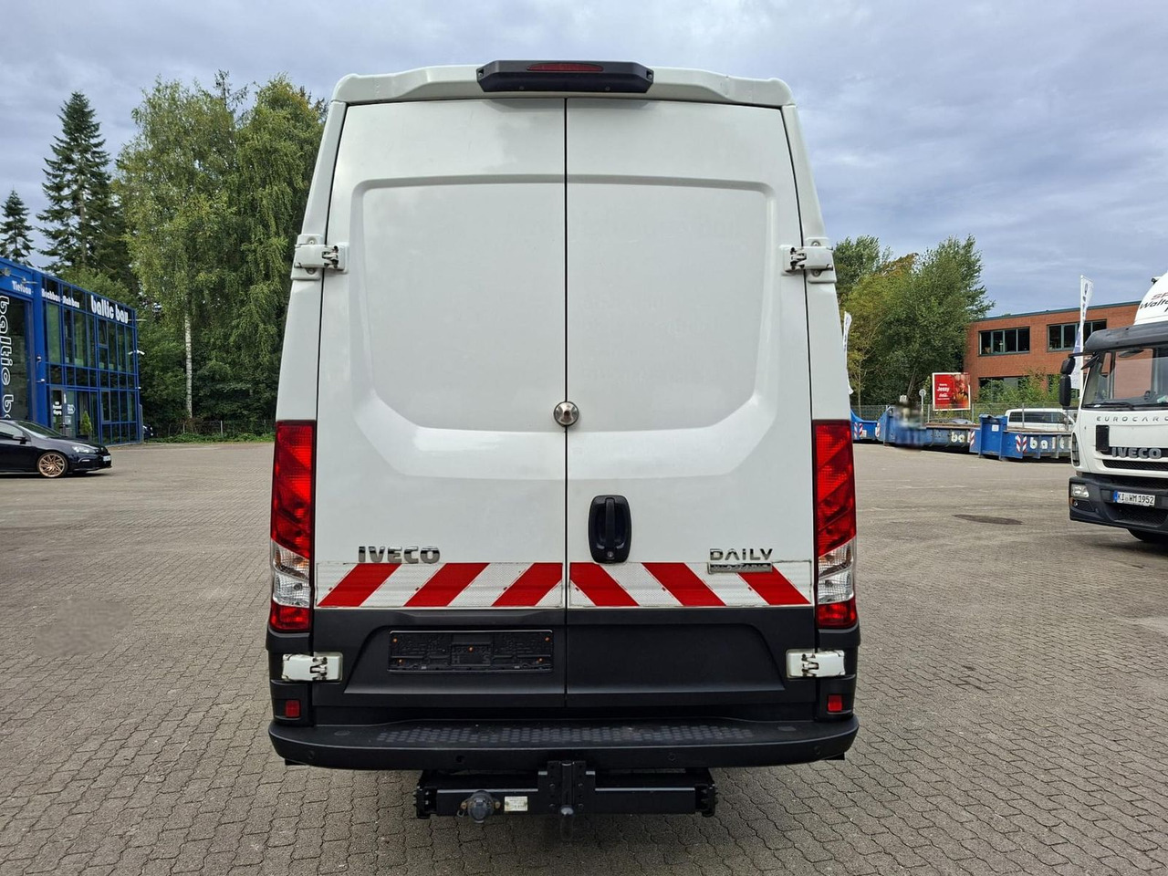 Iveco Daily 50C18HA8 V AHK, RADIO, KLIMA, 132 kW (1... - Комбе со отворен сандак: слика 4 Iveco Daily 50C18HA8 V AHK, RADIO, KLIMA, 132 kW (1... - Комбе со отворен сандак: слика 4