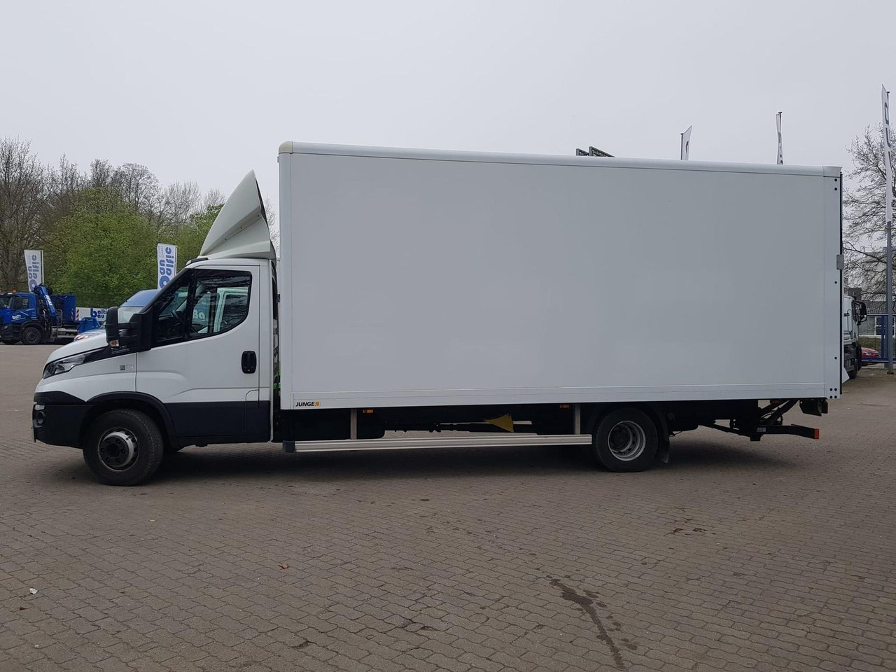 Iveco Daily 70C18HA8/P Koffer, Luftfederung, Kamera... - Комбе фургон: слика 3 Iveco Daily 70C18HA8/P Koffer, Luftfederung, Kamera... - Комбе фургон: слика 3