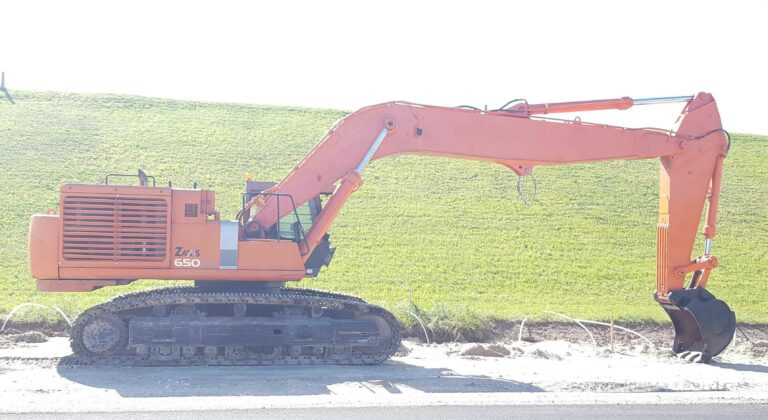 Hitachi ZX650 – with long reach and normal boom / mit Langarm und normalem Arm - Багер гасеничар: слика 1 Hitachi ZX650 – with long reach and normal boom / mit Langarm und normalem Arm - Багер гасеничар: слика 1
