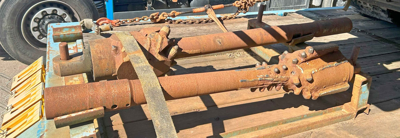 Tracto-Technik Grundodrill 15XPT – Horizontal directional drilling rig / Horizontalspülbohr-Gerä - Машина за бушење: слика 2 Tracto-Technik Grundodrill 15XPT – Horizontal directional drilling rig / Horizontalspülbohr-Gerä - Машина за бушење: слика 2