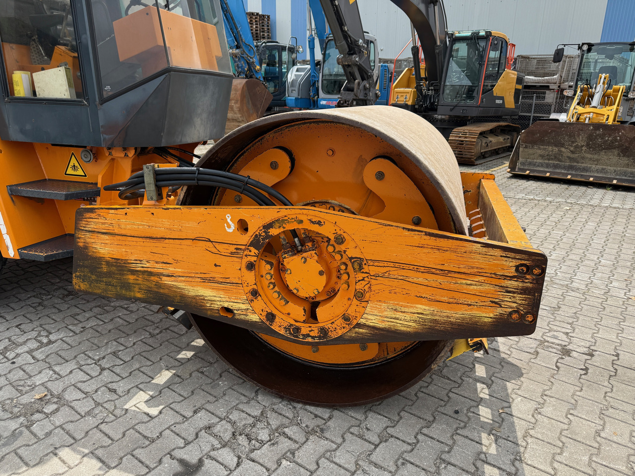 Компактор Bomag BW 213D-2 Walzenzug: слика 13 Компактор Bomag BW 213D-2 Walzenzug: слика 13