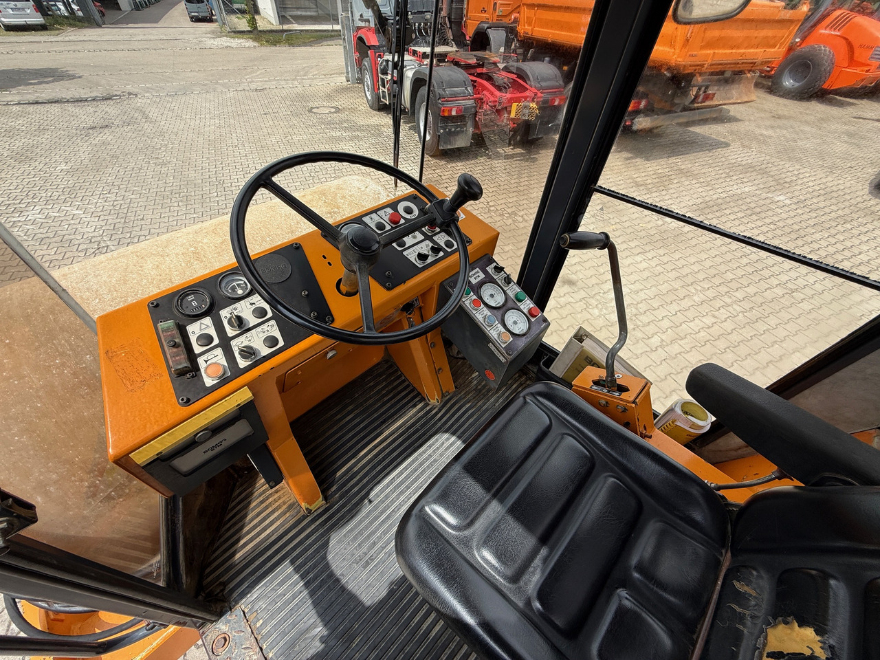 Компактор Bomag BW 213D-2 Walzenzug: слика 20 Компактор Bomag BW 213D-2 Walzenzug: слика 20