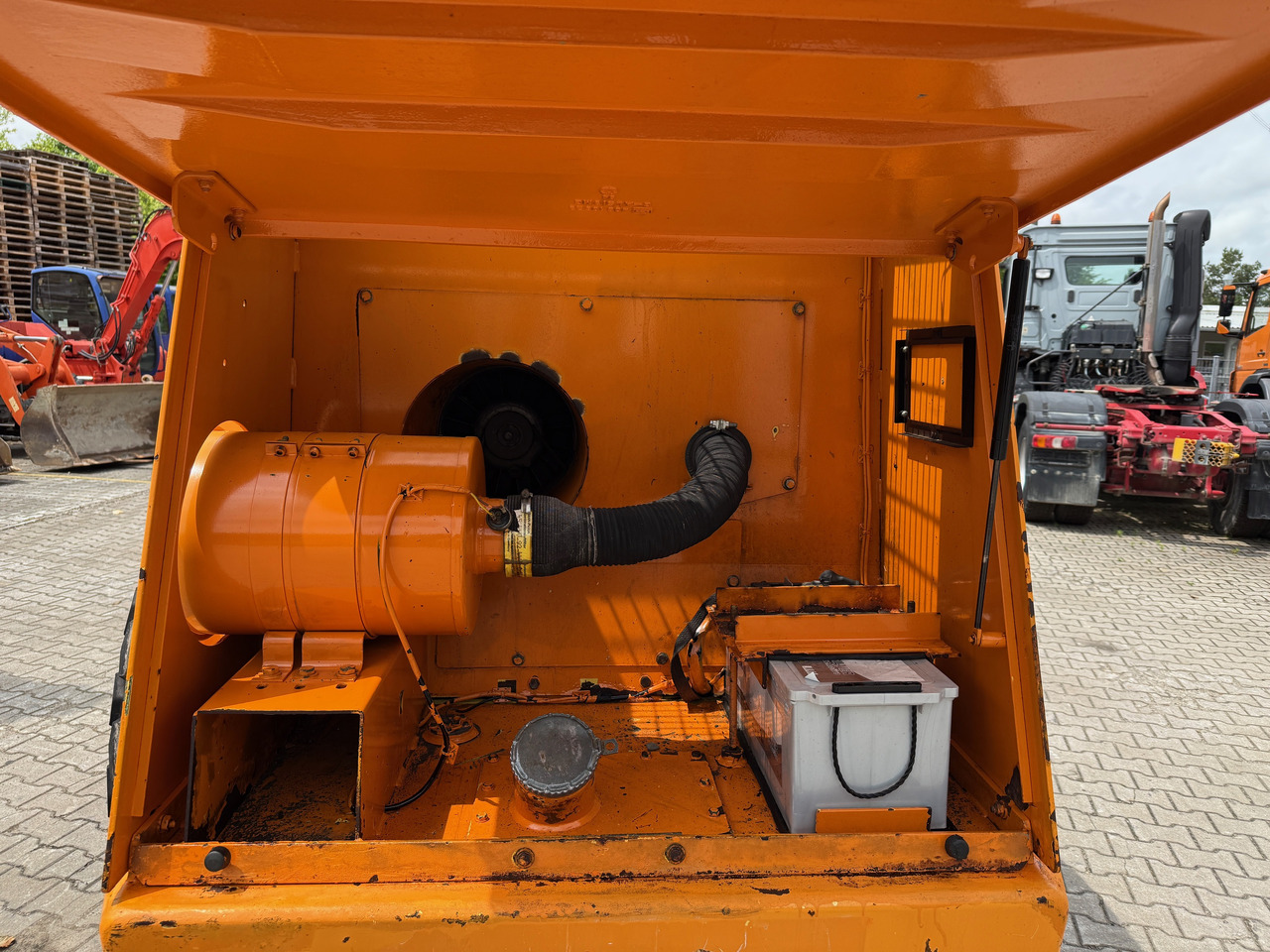 Компактор Bomag BW 213D-2 Walzenzug: слика 17 Компактор Bomag BW 213D-2 Walzenzug: слика 17