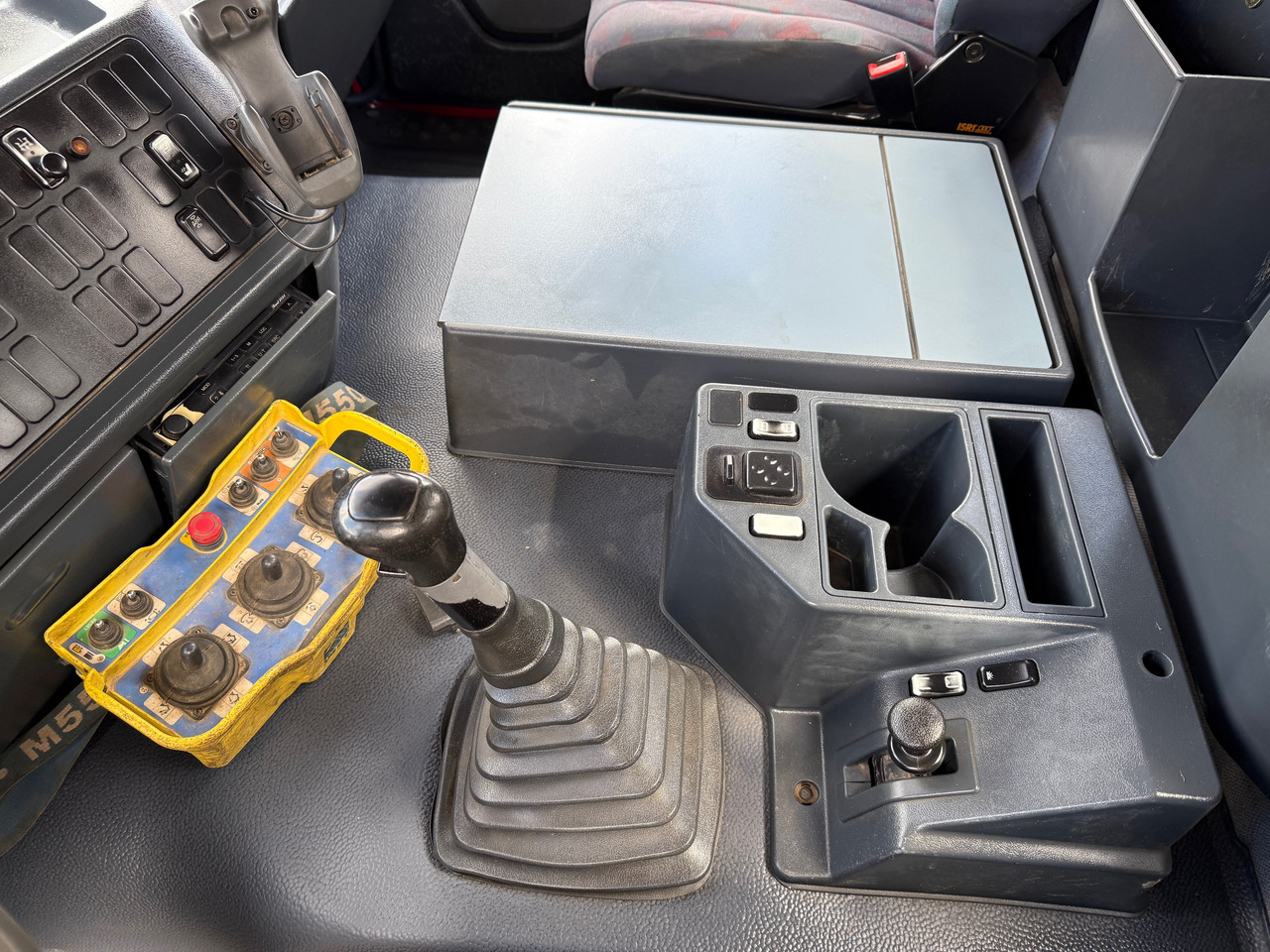 Камион со платформа, Камион со кран Mercedes-Benz 1840 Actros 2-Seiten-Kipper mit Kran Hiab 125-3 mit Funk: слика 16