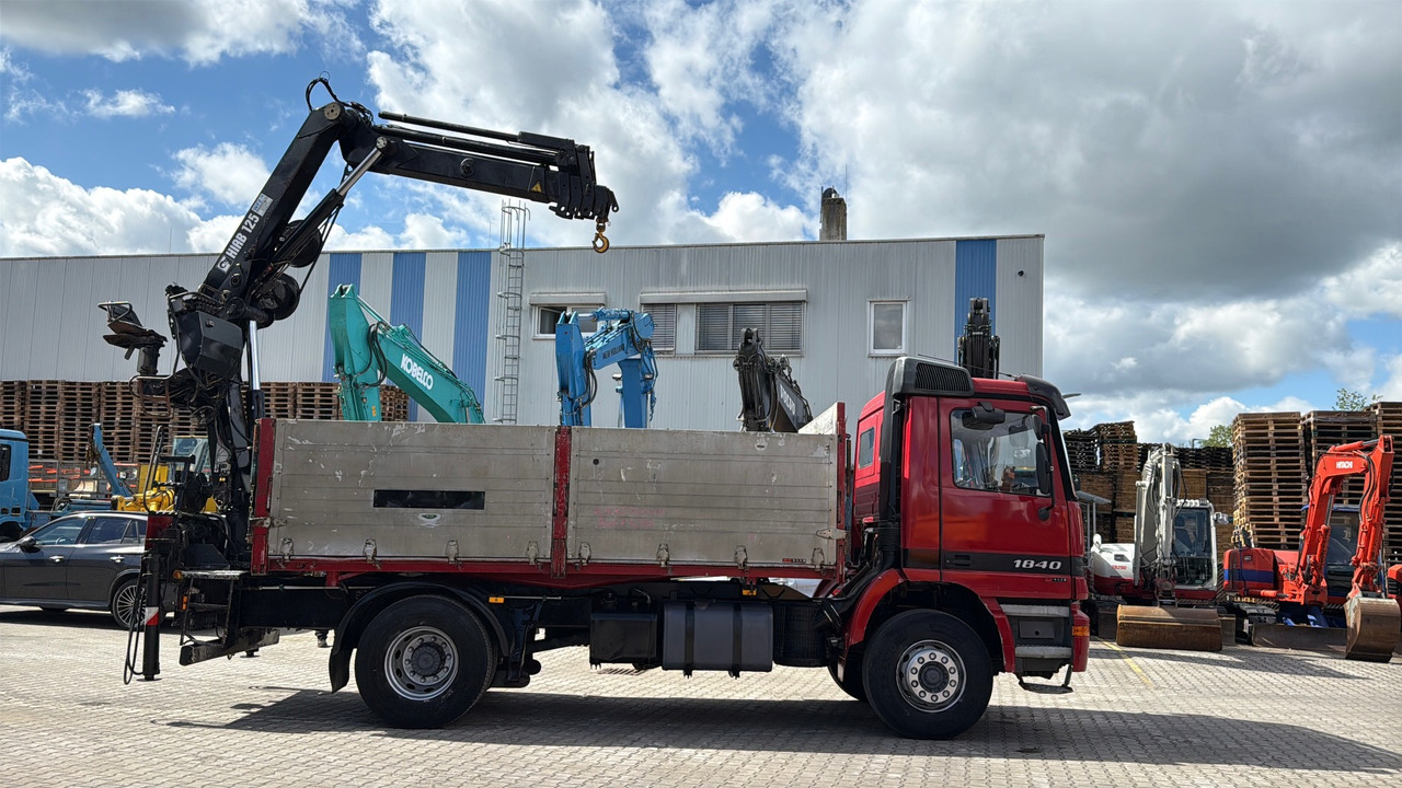 Камион со платформа, Камион со кран Mercedes-Benz 1840 Actros 2-Seiten-Kipper mit Kran Hiab 125-3 mit Funk: слика 7