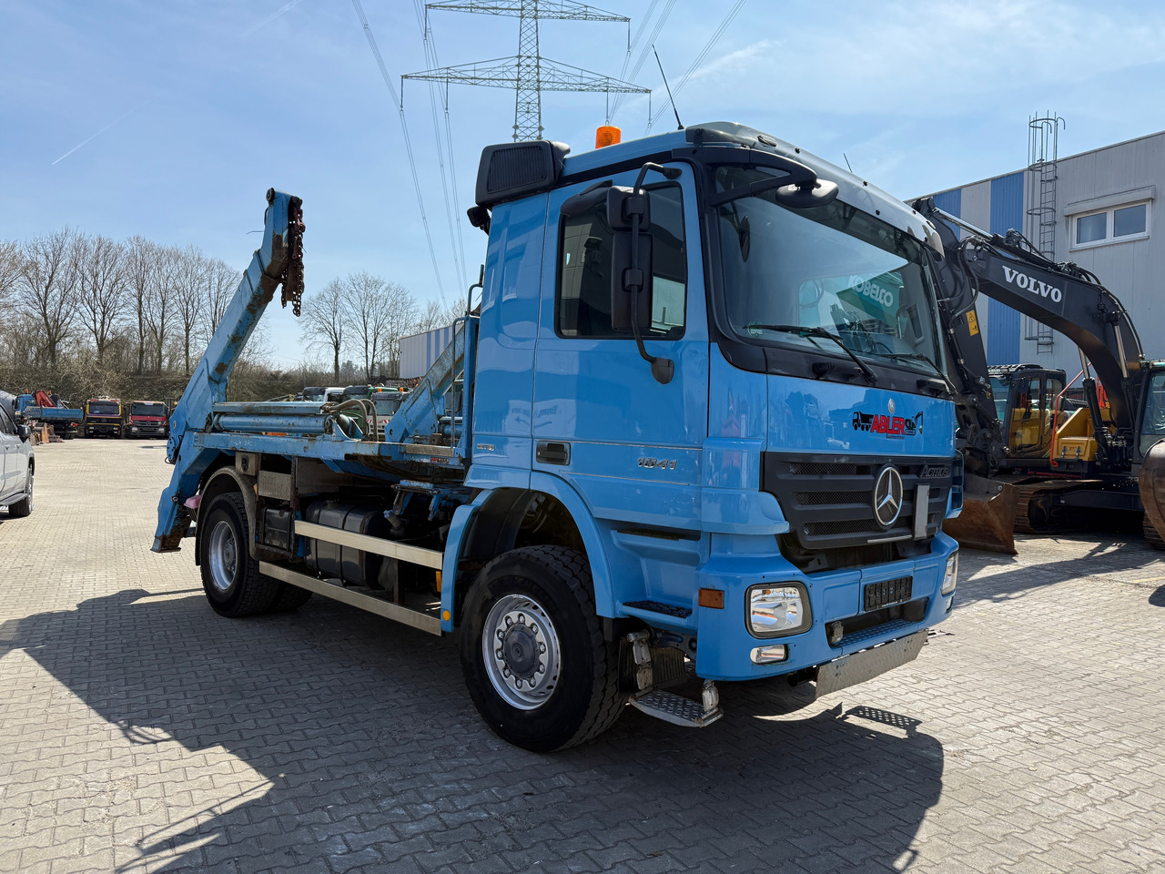 Mercedes-Benz 1841 Actros MP2 Absetzkipper 4x4 Allrad Klima - Камион за подигање контејнери: слика 4 Mercedes-Benz 1841 Actros MP2 Absetzkipper 4x4 Allrad Klima - Камион за подигање контејнери: слика 4