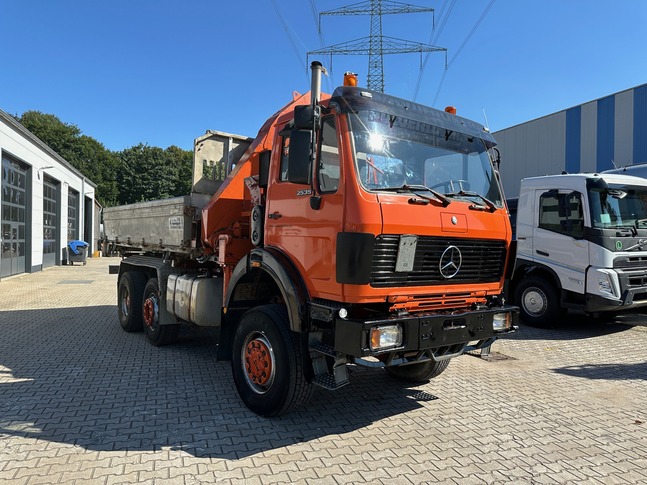 Mercedes-Benz 2535 NG 3-Seiten-Kipper mit Kran - Кипер, Камион со кран: слика 3 Mercedes-Benz 2535 NG 3-Seiten-Kipper mit Kran - Кипер, Камион со кран: слика 3