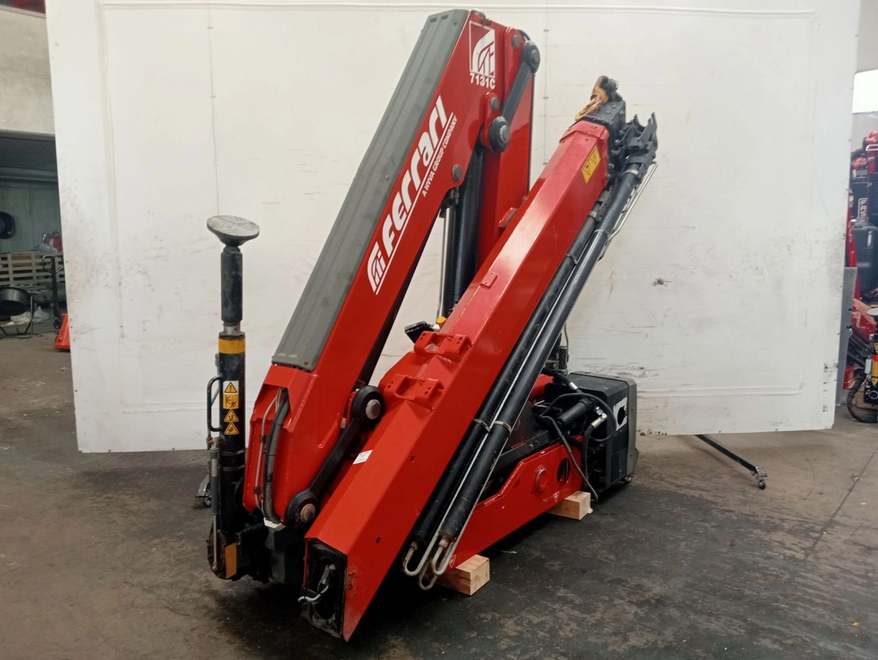 Grúa Ferrari F7131C A5 - Кран за натоварување за Камион: слика 1 Grúa Ferrari F7131C A5 - Кран за натоварување за Камион: слика 1
