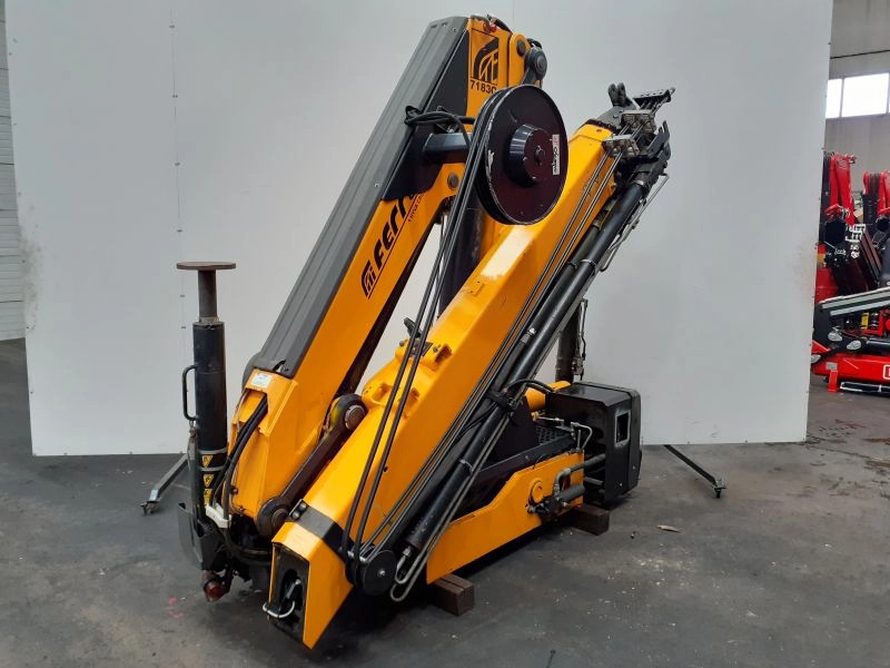 Grúa Ferrari F718 3C A5 - Кран за натоварување за Камион: слика 2 Grúa Ferrari F718 3C A5 - Кран за натоварување за Камион: слика 2