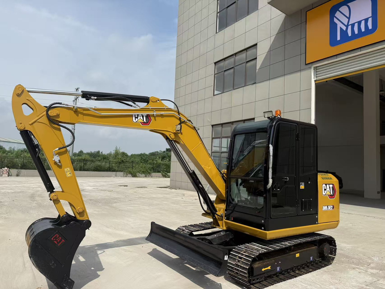 CATERPILLAR 305.5E2 - Мини багер: слика 1 CATERPILLAR 305.5E2 - Мини багер: слика 1