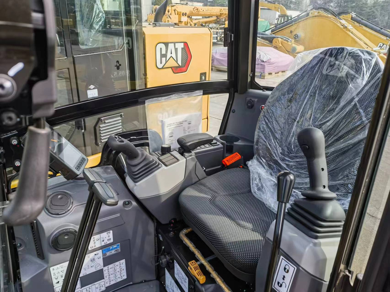 Caterpillar 302 - Багер гасеничар: слика 3 Caterpillar 302 - Багер гасеничар: слика 3