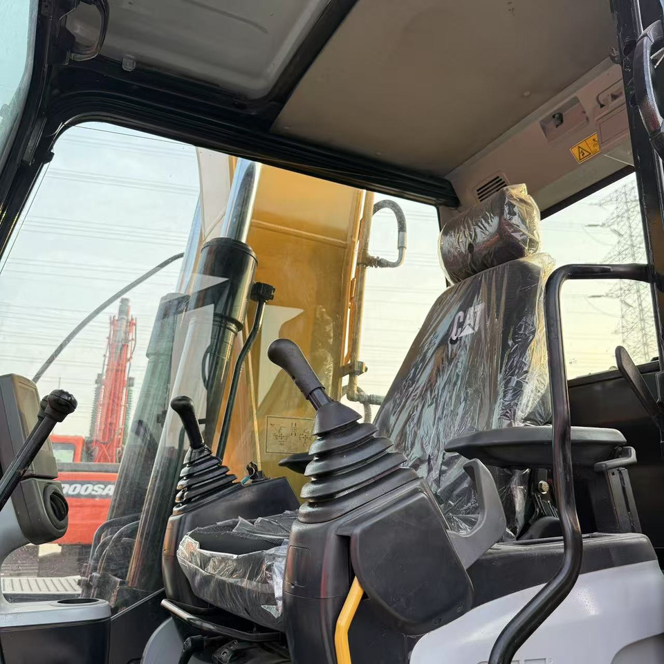 Caterpillar 318D - Багер гасеничар: слика 4 Caterpillar 318D - Багер гасеничар: слика 4