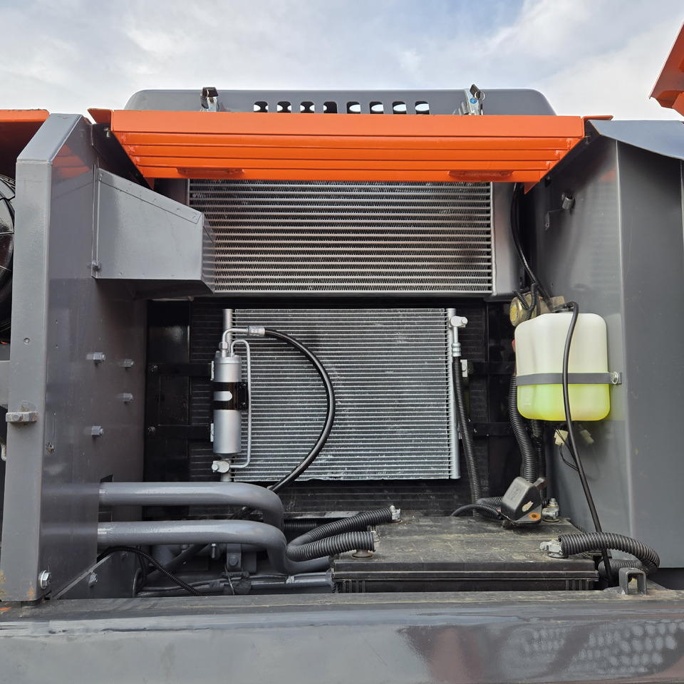 Багер HITACHI ZX250: слика 11