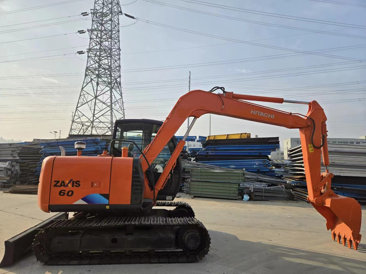 HITACHI ZX60 - Мини багер: слика 1 HITACHI ZX60 - Мини багер: слика 1