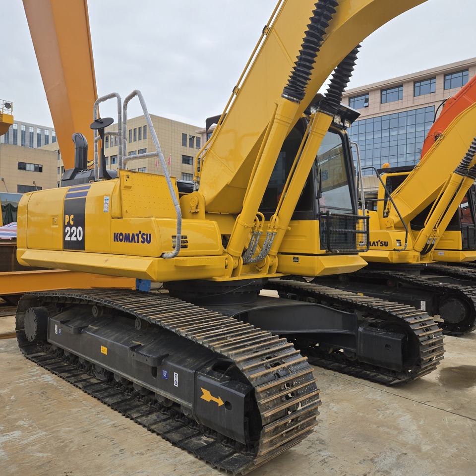 KOMATSU PC220-8 - Багер: слика 1 KOMATSU PC220-8 - Багер: слика 1