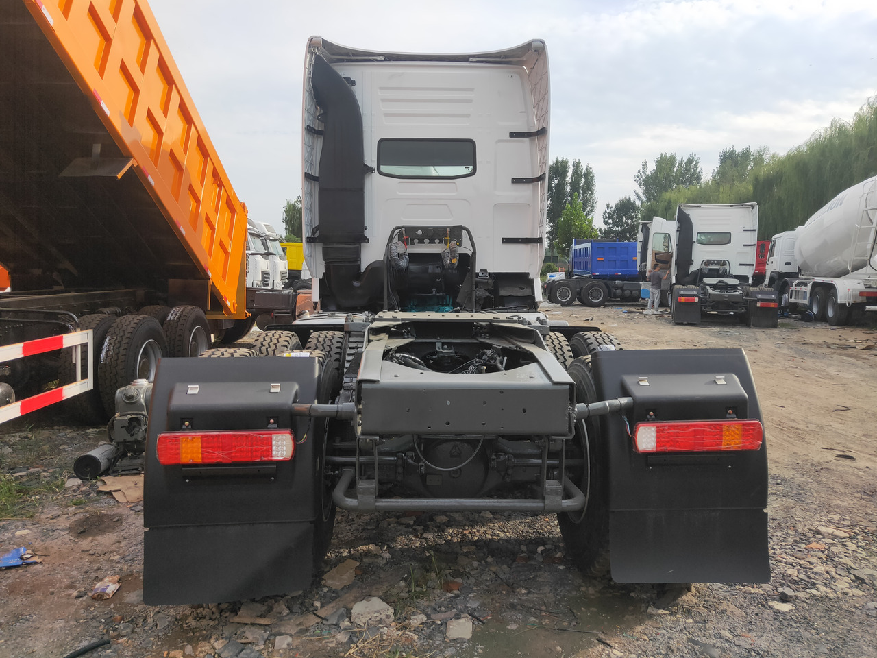 Камион влекач Sinotruk HOWO A7 6*4 Tractor: слика 10