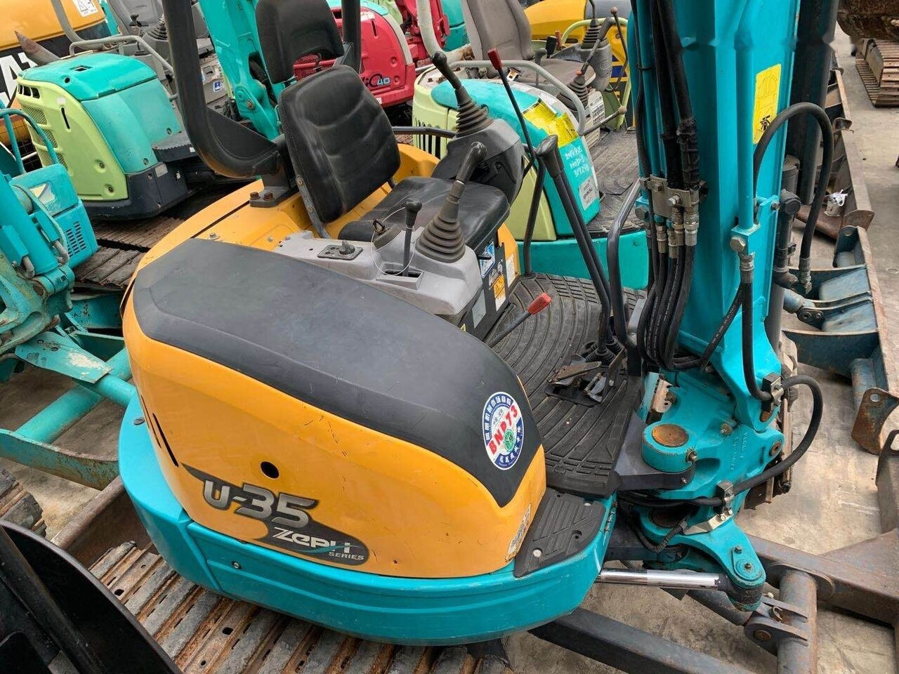 Kubota U35 - Мини багер: слика 2 Kubota U35 - Мини багер: слика 2