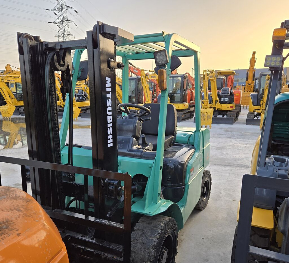 Mitsubishi FD30 with swing fork - Дизел вилушкар: слика 2 Mitsubishi FD30 with swing fork - Дизел вилушкар: слика 2