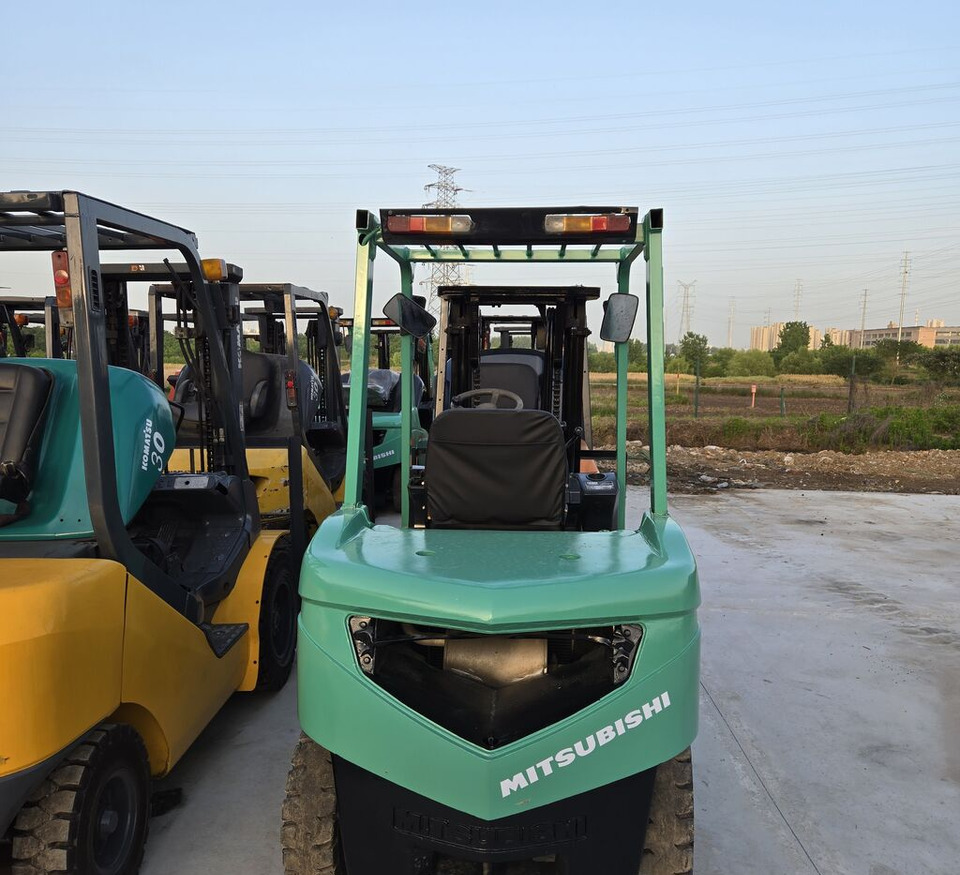 Mitsubishi FD30 with swing fork - Дизел вилушкар: слика 5 Mitsubishi FD30 with swing fork - Дизел вилушкар: слика 5