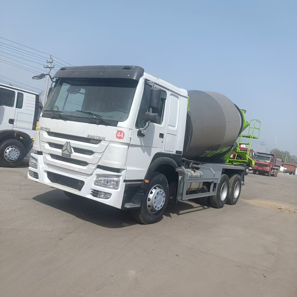 Sinotruk HOWO 6*4 Concrete mixer truck - Камион миксер за бетон: слика 1 Sinotruk HOWO 6*4 Concrete mixer truck - Камион миксер за бетон: слика 1