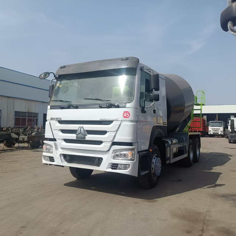 Sinotruk HOWO 6*4 Concrete mixer truck - Камион миксер за бетон: слика 3 Sinotruk HOWO 6*4 Concrete mixer truck - Камион миксер за бетон: слика 3