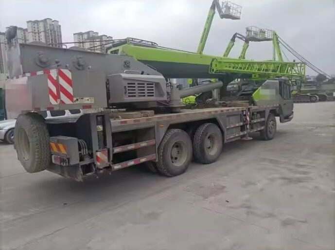 Zoomlion ZTC250-1 - Мобилен кран: слика 2 Zoomlion ZTC250-1 - Мобилен кран: слика 2