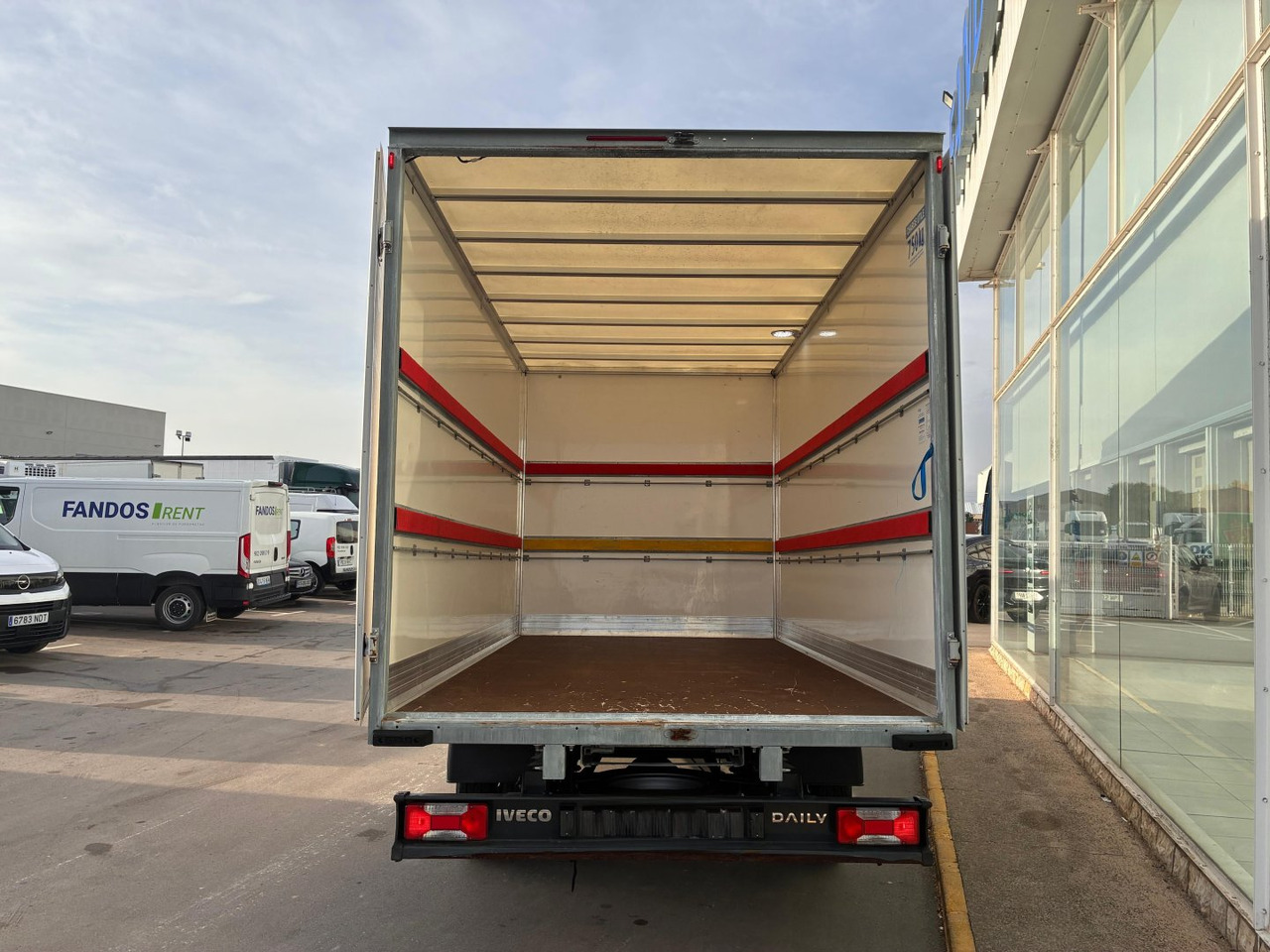 Caja cerrada IVECO 35C16 3.0 20m3 con puertas traseras - Комбе фургон: слика 5 Caja cerrada IVECO 35C16 3.0 20m3 con puertas traseras - Комбе фургон: слика 5