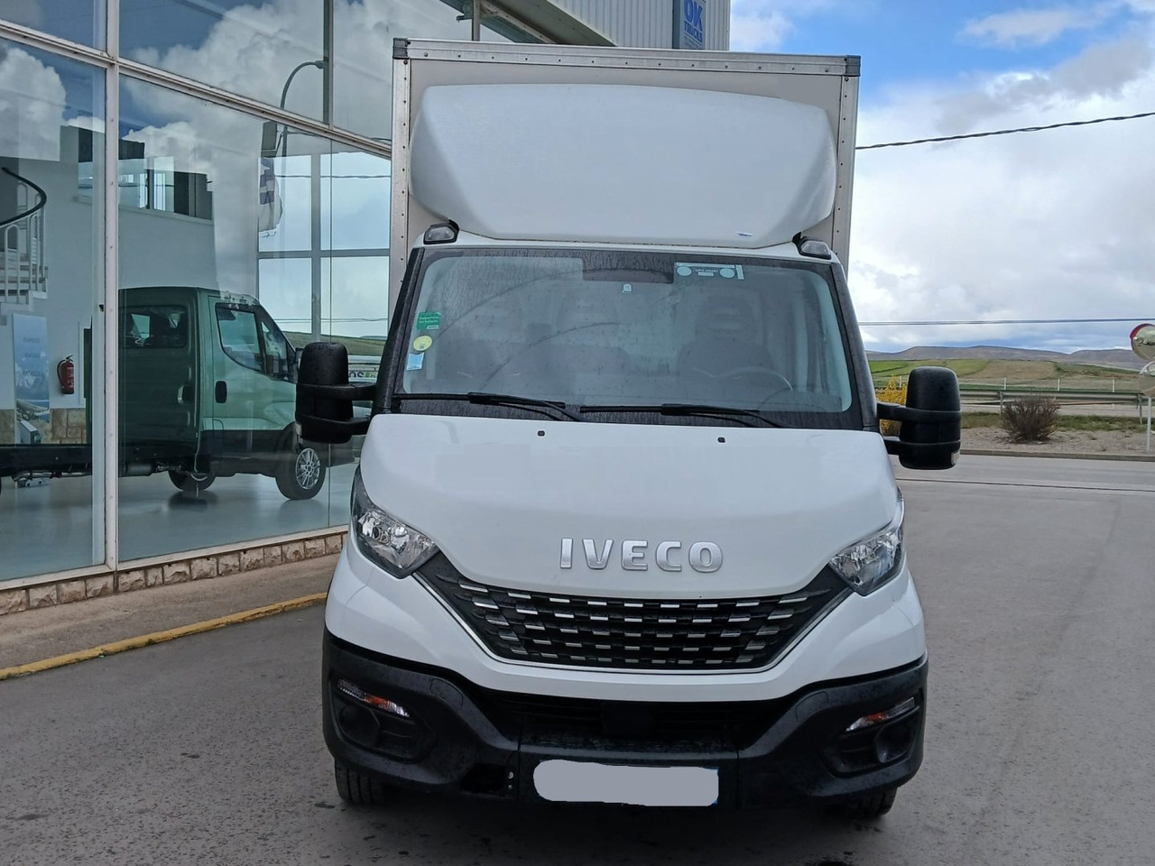 Caja cerrada con plataforma elevadora IVECO 35C16 20m3 Automática - Комбе фургон: слика 2 Caja cerrada con plataforma elevadora IVECO 35C16 20m3 Automática - Комбе фургон: слика 2