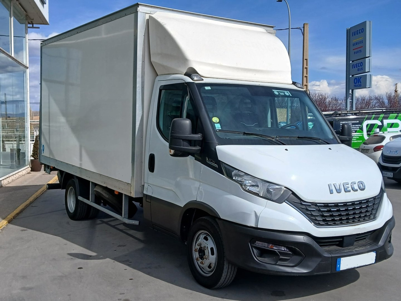 Caja cerrada con plataforma elevadora IVECO 35C16 20m3 - Комбе фургон: слика 3 Caja cerrada con plataforma elevadora IVECO 35C16 20m3 - Комбе фургон: слика 3