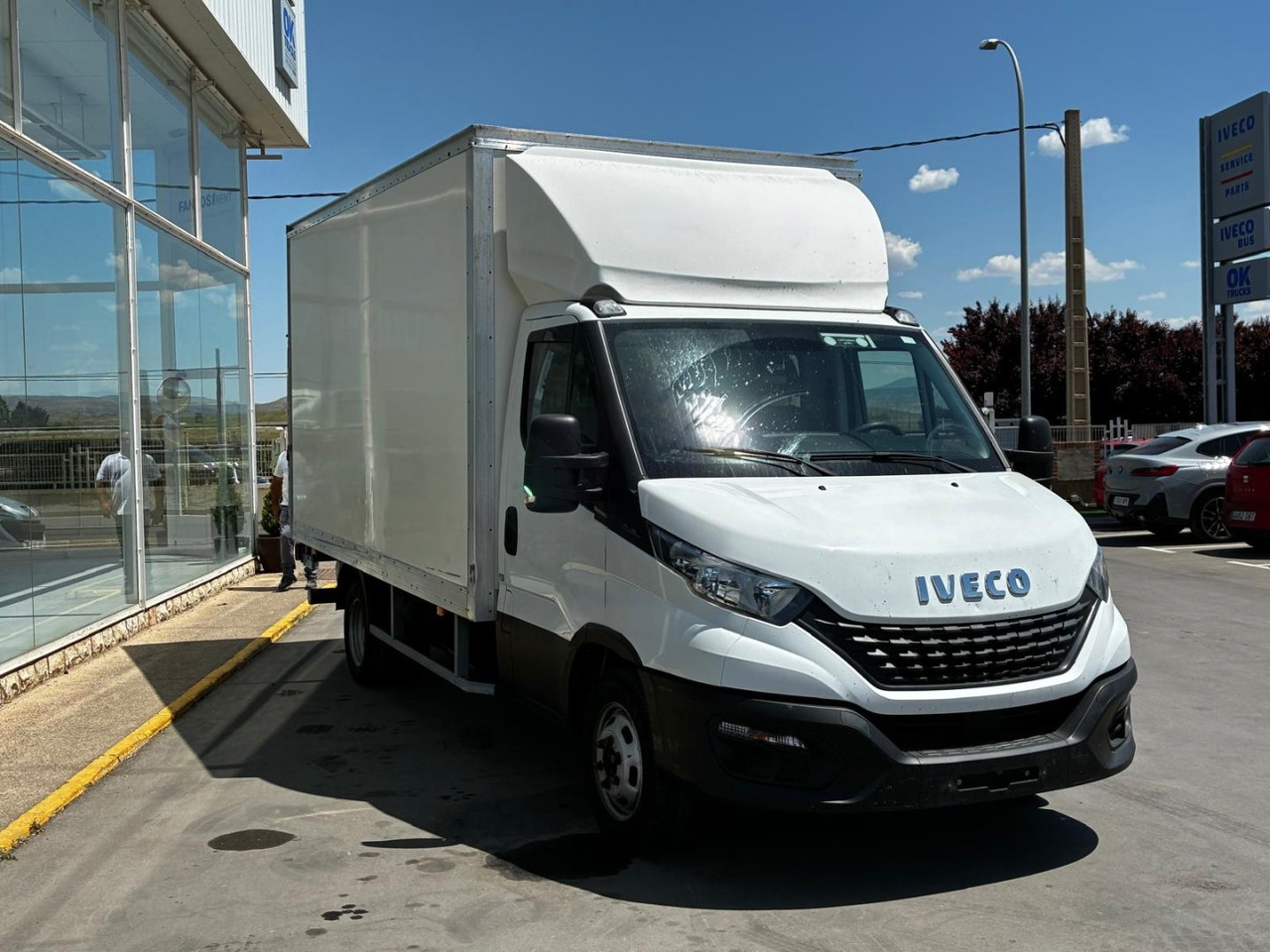 Caja cerrada con plataforma elevadora IVECO 35C16 20m3 - Комбе фургон: слика 3 Caja cerrada con plataforma elevadora IVECO 35C16 20m3 - Комбе фургон: слика 3