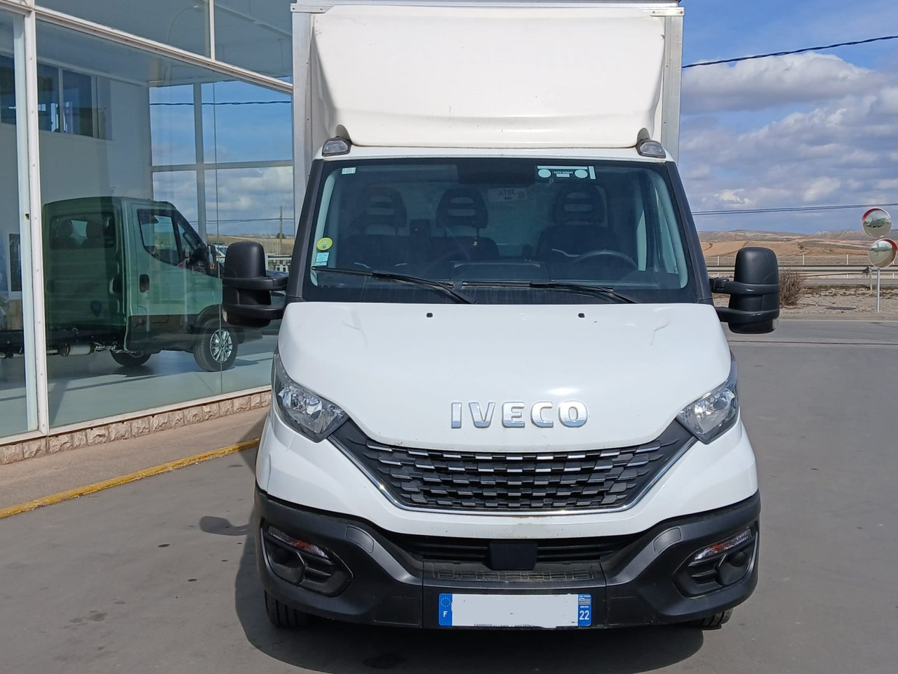 Caja cerrada con plataforma elevadora IVECO 35C16 20m3 - Комбе фургон: слика 2 Caja cerrada con plataforma elevadora IVECO 35C16 20m3 - Комбе фургон: слика 2
