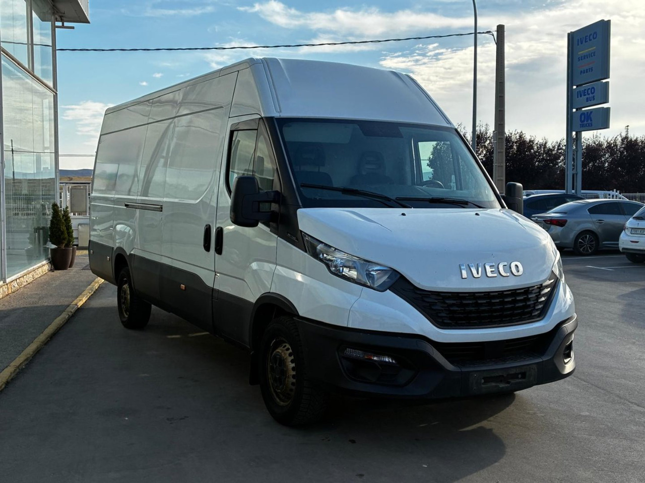 Furgón IVECO 35S14 V 16m3 - Товарно комбе: слика 3 Furgón IVECO 35S14 V 16m3 - Товарно комбе: слика 3