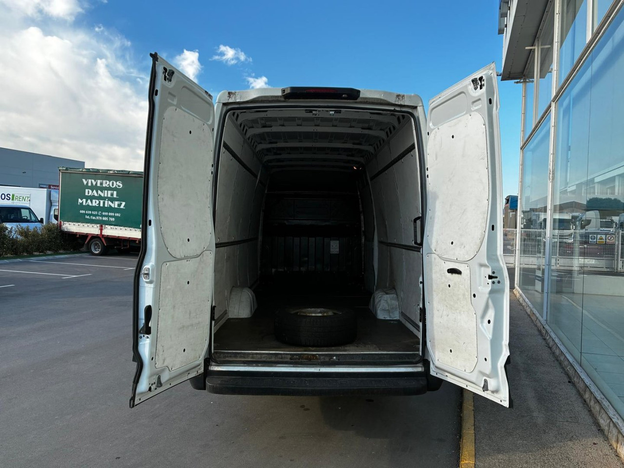 Furgón IVECO 35S14 V 16m3 - Товарно комбе: слика 5 Furgón IVECO 35S14 V 16m3 - Товарно комбе: слика 5
