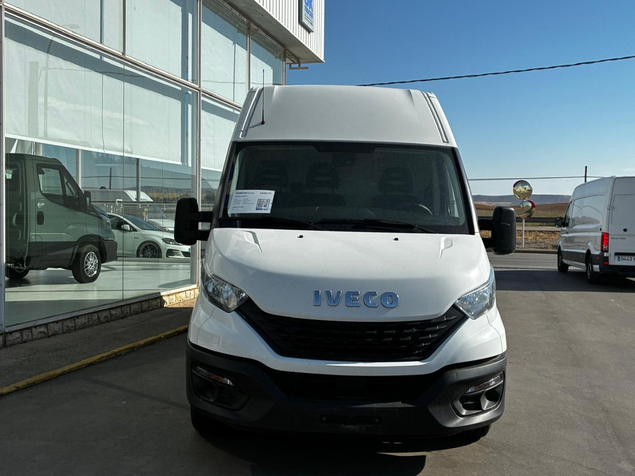 Furgón IVECO 35S14 V 16m3 - Товарно комбе: слика 2 Furgón IVECO 35S14 V 16m3 - Товарно комбе: слика 2