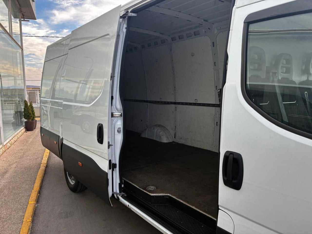 Лизинг на  Furgón IVECO 35S14 V 16m3 Furgón IVECO 35S14 V 16m3: слика 7
