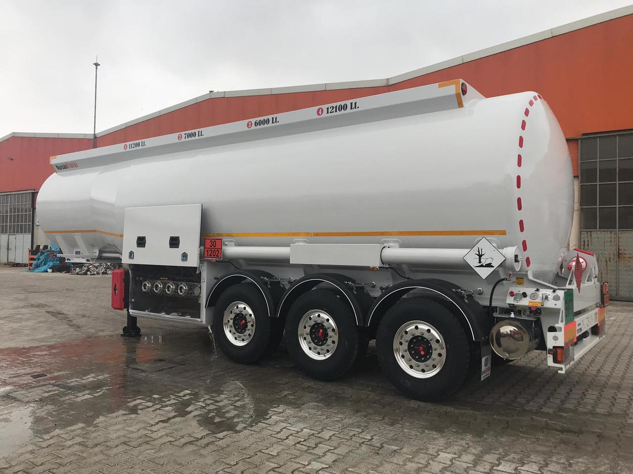 NURSAN Aluminium Tanker - Полуприколка цистерна: слика 4 NURSAN Aluminium Tanker - Полуприколка цистерна: слика 4