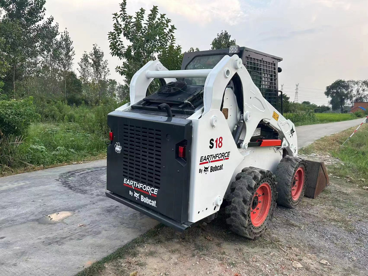 BOBCAT S18 - Компактен натоварувач: слика 4 BOBCAT S18 - Компактен натоварувач: слика 4