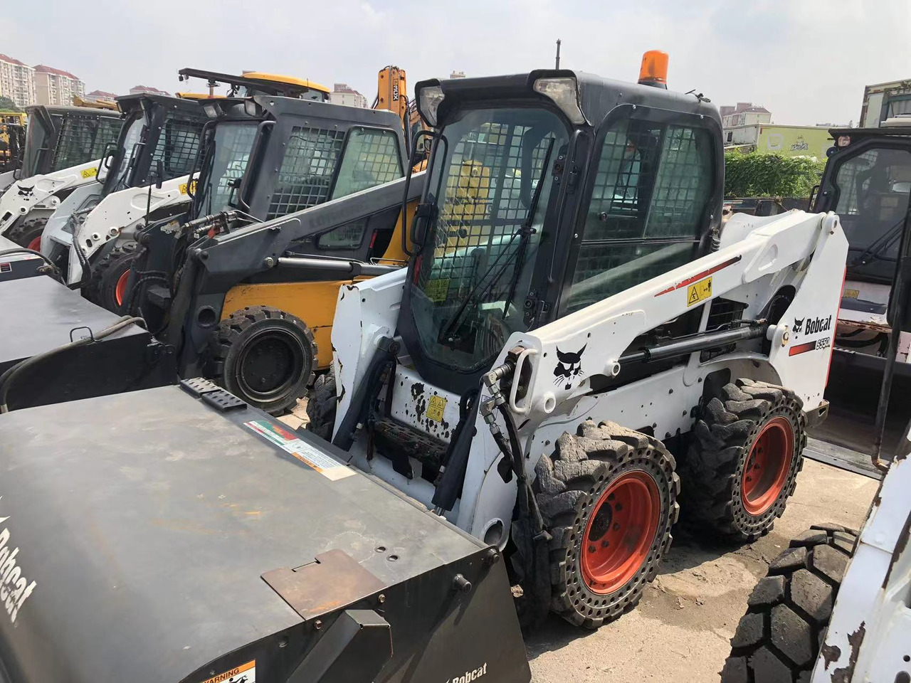 BOBCAT S550 - Компактен натоварувач: слика 1 BOBCAT S550 - Компактен натоварувач: слика 1