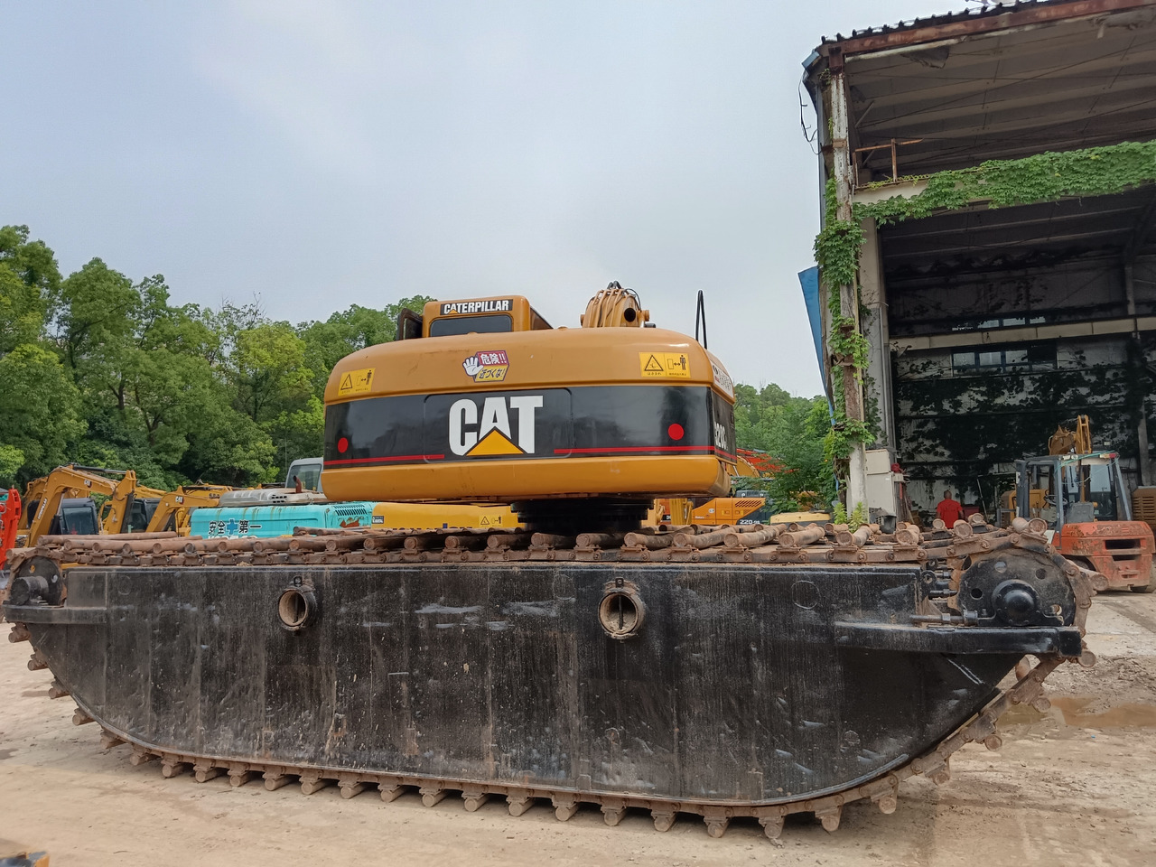 CAT 320CL DREDGER Customerizable - Амфибиски багер: слика 2 CAT 320CL DREDGER Customerizable - Амфибиски багер: слика 2