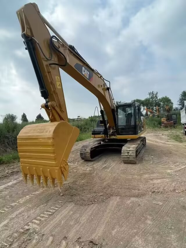 CAT 320D2L - Багер гасеничар: слика 2 CAT 320D2L - Багер гасеничар: слика 2