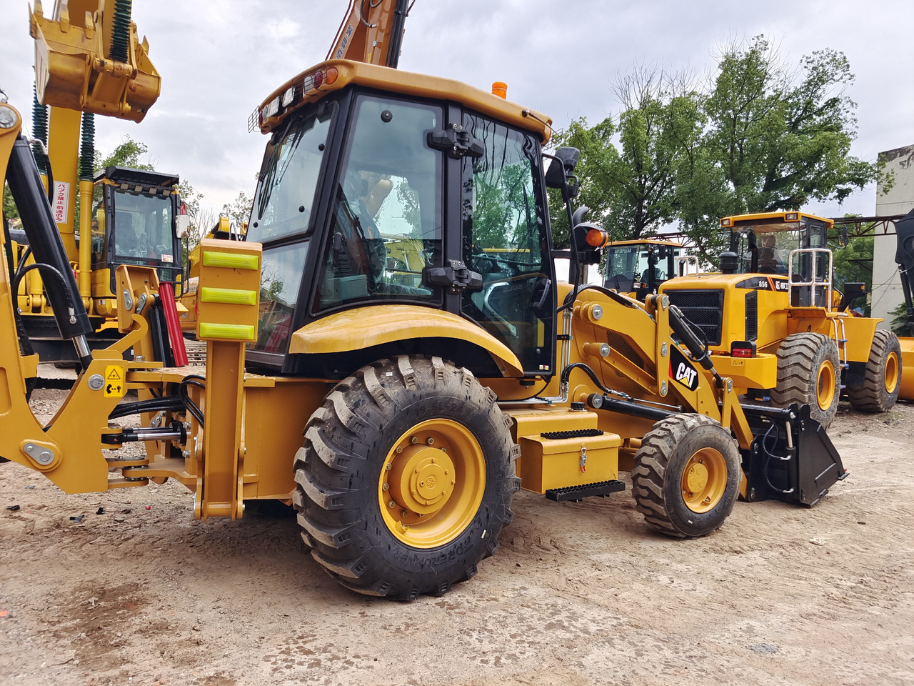 CAT 420F2 BRAND NEW - Ровокопач: слика 1 CAT 420F2 BRAND NEW - Ровокопач: слика 1