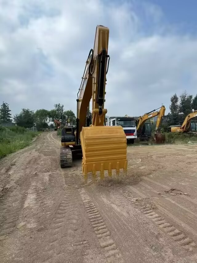 CATERPILLAR 320D2 CAT 320D2L 330D2L 324DL - Багер гасеничар: слика 5 CATERPILLAR 320D2 CAT 320D2L 330D2L 324DL - Багер гасеничар: слика 5